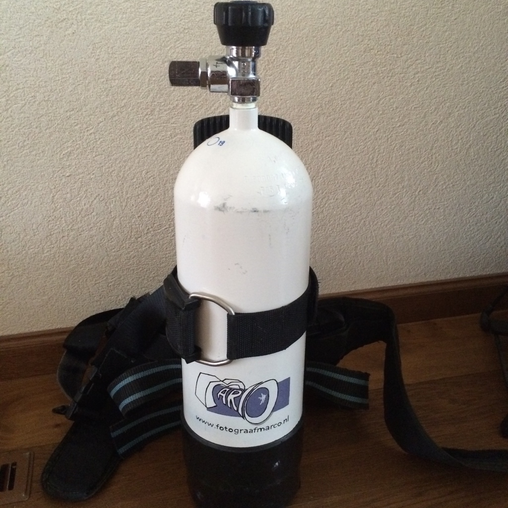 Duikfles voor de onderwaterfoto's van Fotograaf Marco
